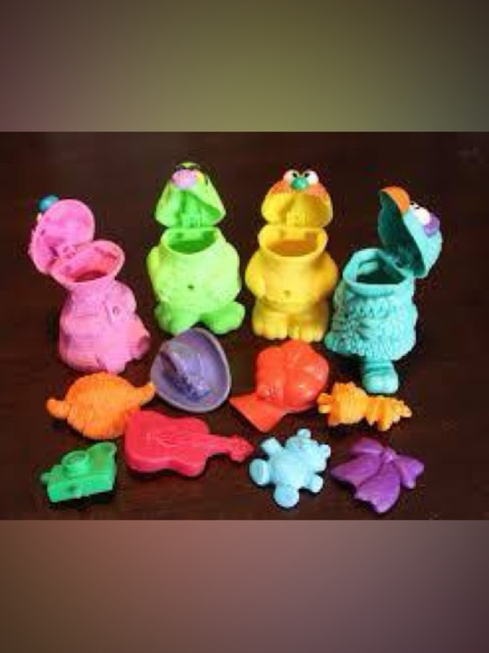 Muppets of 4 Colors Green Pink Blue Yellow